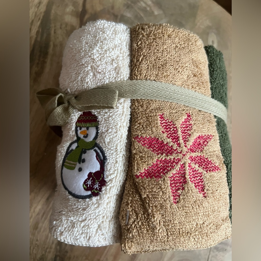 Festive Embroidered Hand Towels Set of 6 - Picture 4 of 7